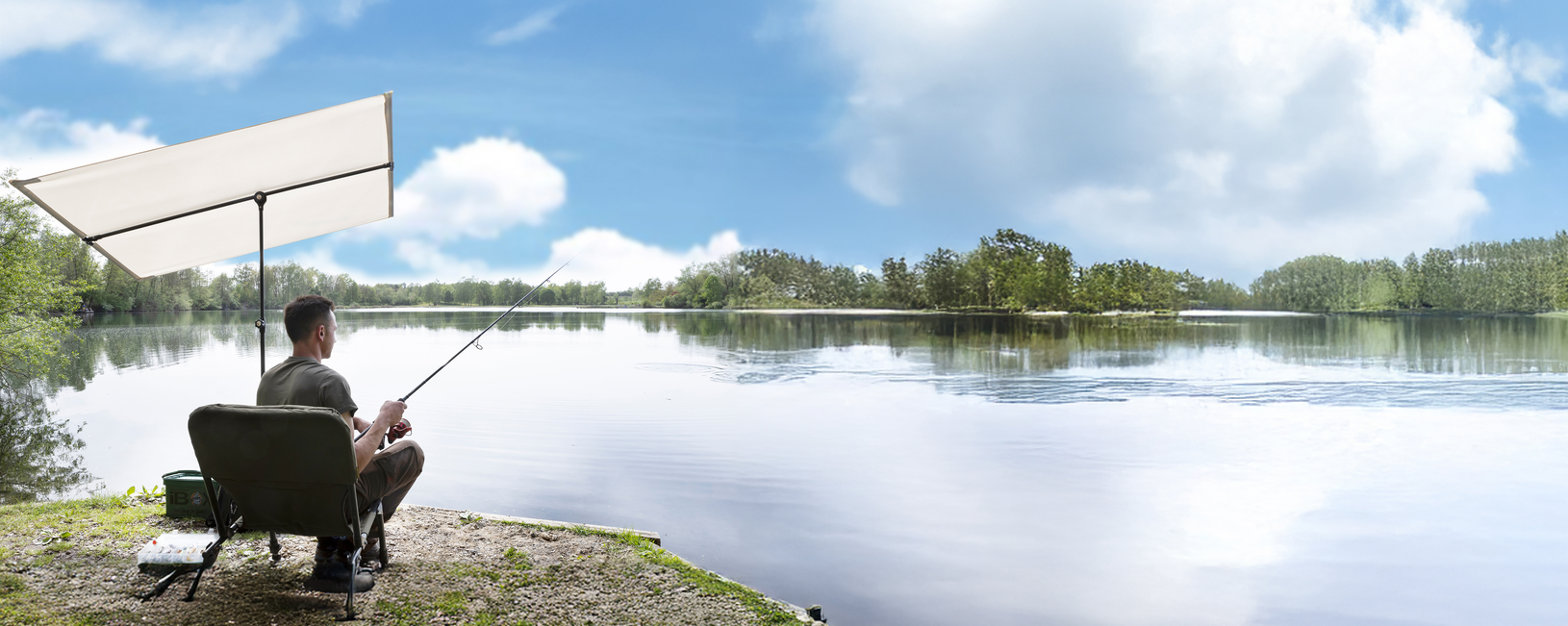 Schneider parasol Avellino in natural color while fishing – reliable sun protection waterside.